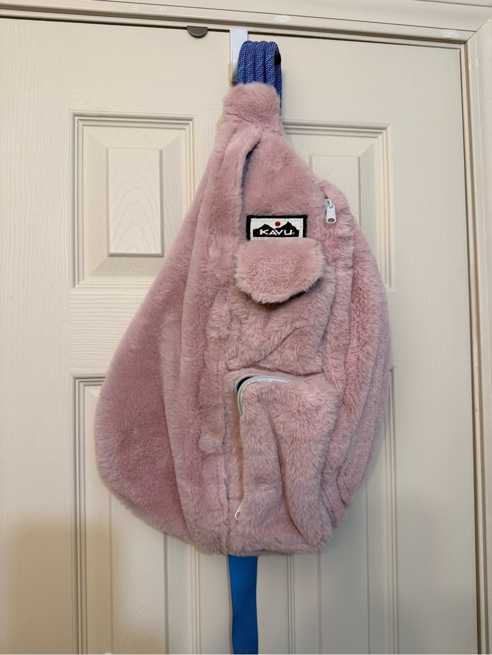 Kavu Plush Sling Bag in Dusty Rose with Blue Strap